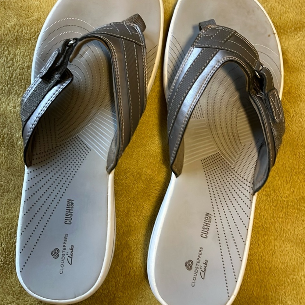 Clarks Cloudsteppers Flip Flop womens 11 Mauve with strap detail